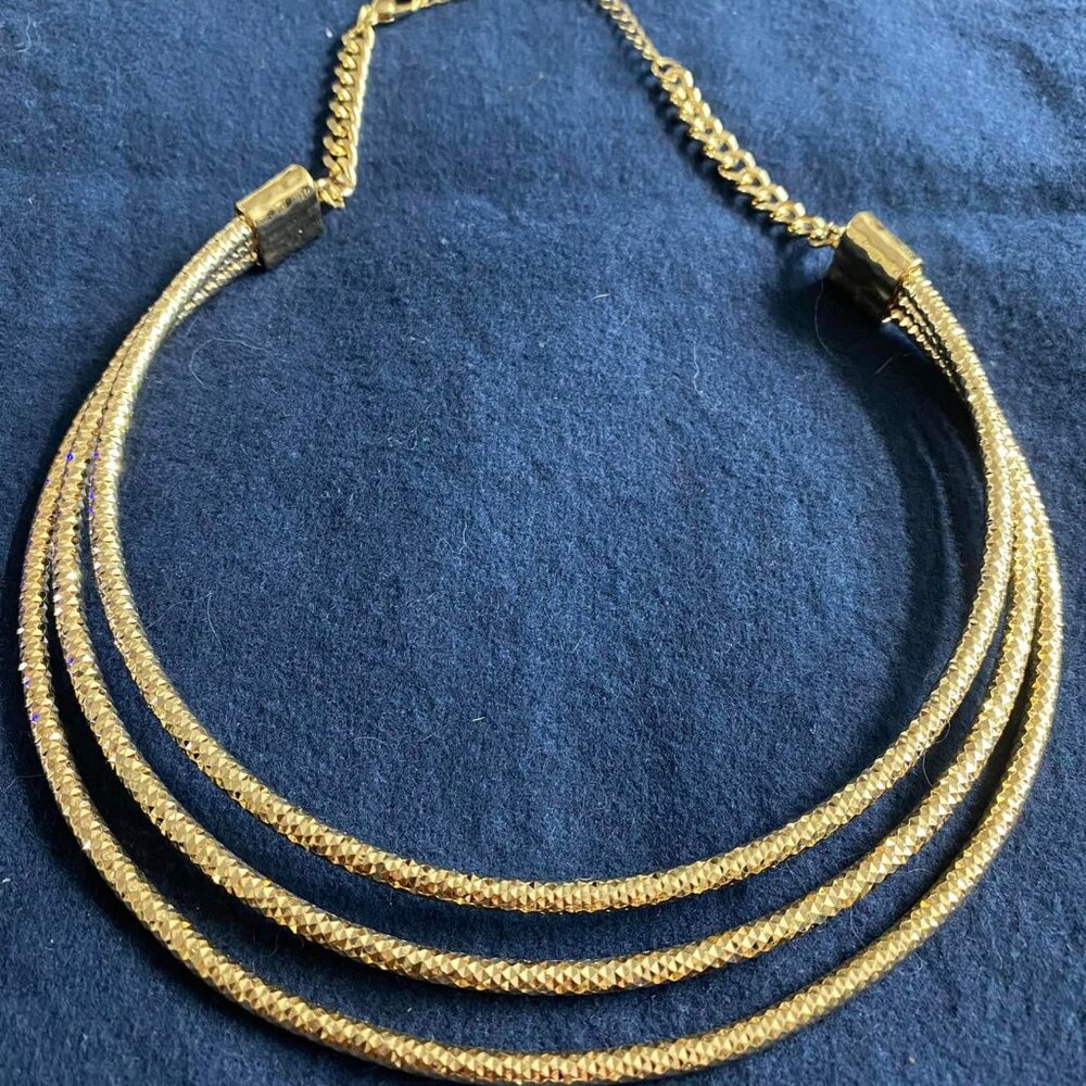 Gold col 3 string Choker style necklace "NEW"